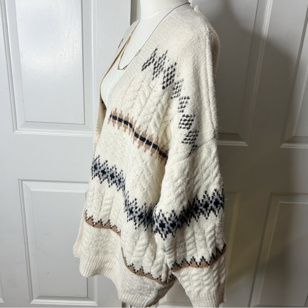 NWT RD STYLE
Chandler V-Neck Cardigan - Picture 6 of 10